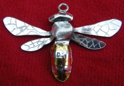 Small bee pendant