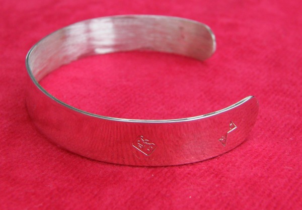 Staggered hallmarks on bracelet