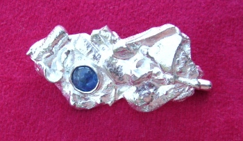 Fused broch with sapphire