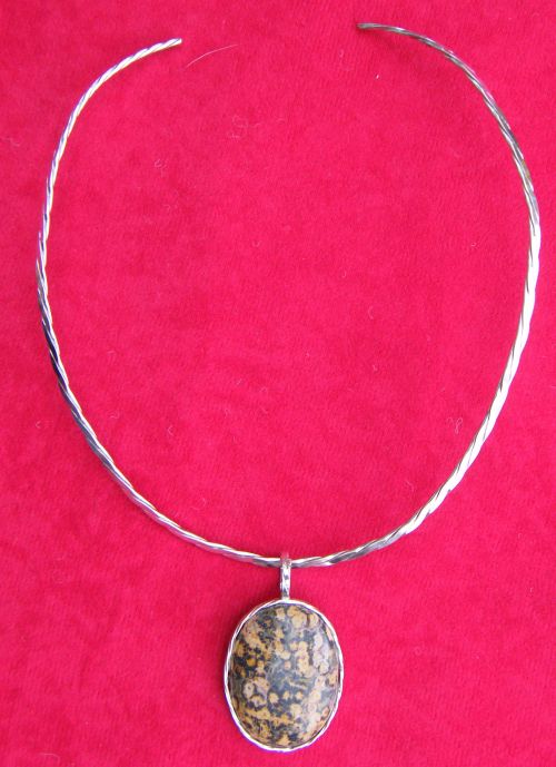 Rhyolite choker