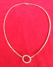 Split circle choker with coiled circle feature