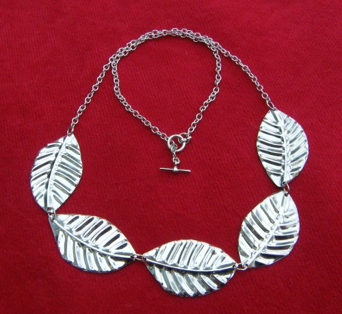 Five leaf necklace