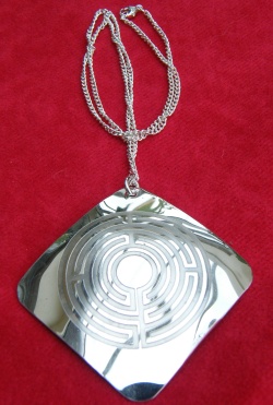 Labyrith pendant