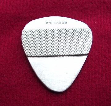 Full-size plectrum with grip