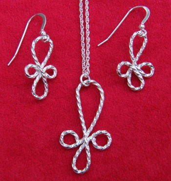 Matching set of earrings and pendant (loop design with twisted wire)