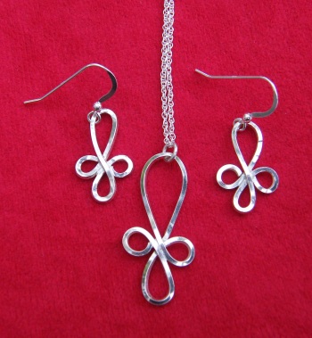 Matching set of earrings and pendant (loop design with square wire)