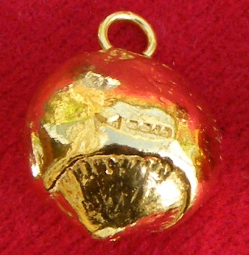 Gold-plated hazelnut