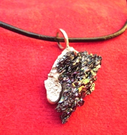 Carorundum pendant