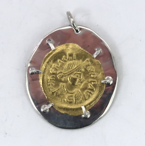 Roman gold coin mount - obverse