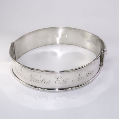 Silver dog collar engraved side