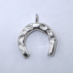Silver horseshoe pendant