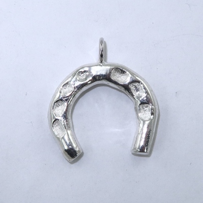 Silver horseshoe pendant