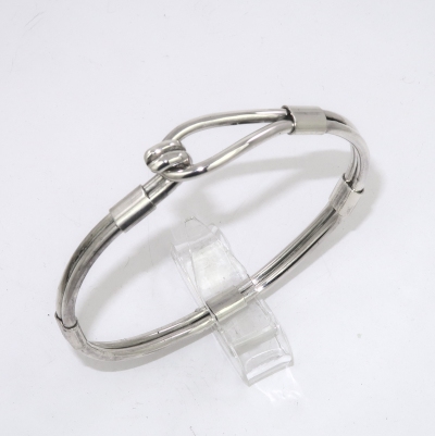 Heavy silver wire bracelet with clasp