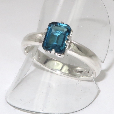 Blue topaz lozenge silver ring