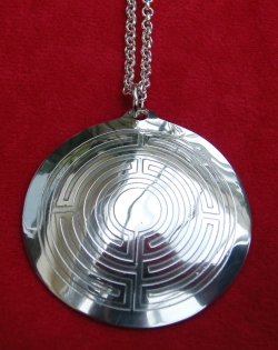 Labyrinth pendant- circular shape